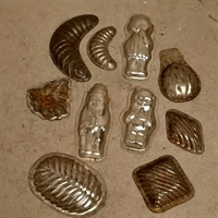 drueklase menneskefigurer og forskellige former gamle metal chokoladeformer genbrug